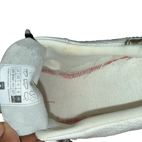 Veja Women's Sneakers - Picture 5 of 5